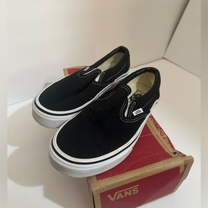 I'm selling them because they don't fit me